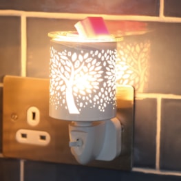 Wax Melter Plug In - White & Gold Silhouette Tree of Life 13cm Wax Melter Plug In - White & Gold Silhouette Tree of Life 13cm