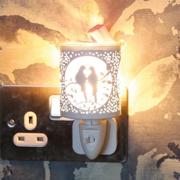 Wax Melter Plug In - White & Gold Silhouette Doves 13cm Wax Melter Plug In - White & Gold Silhouette Doves 13cm