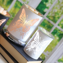 Electric Wax Melter Touch - White Silhouette Butterfly 17cm Electric Wax Melter Touch - White Silhouette Butterfly 17cm