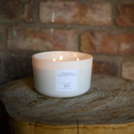 Winter Vanilla Candle by French Connection 431G Winter Vanilla Candle by French Connection 431G