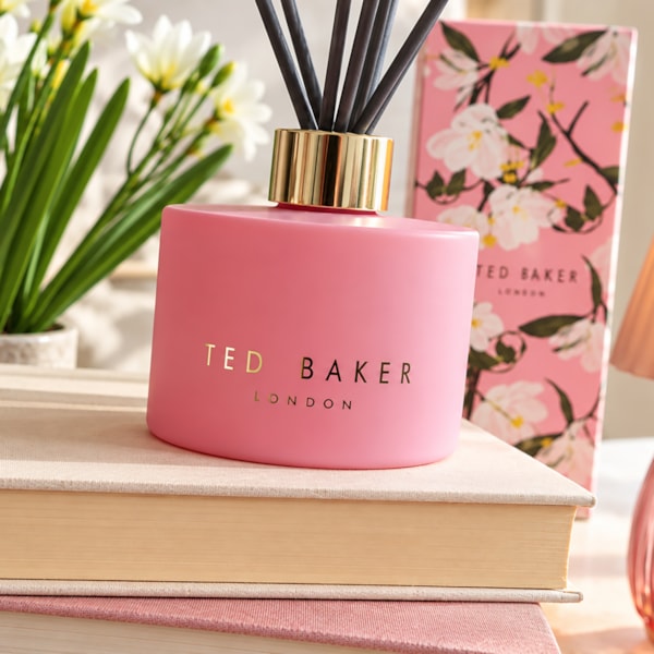 Ted Baker Blackberry & Rose Diffuser 200ml Ted Baker Blackberry & Rose Diffuser 200ml