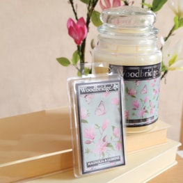Magnolia & Jasmine Woodbridge Large Scented Candle Jar Magnolia & Jasmine Woodbridge Large Scented Candle Jar